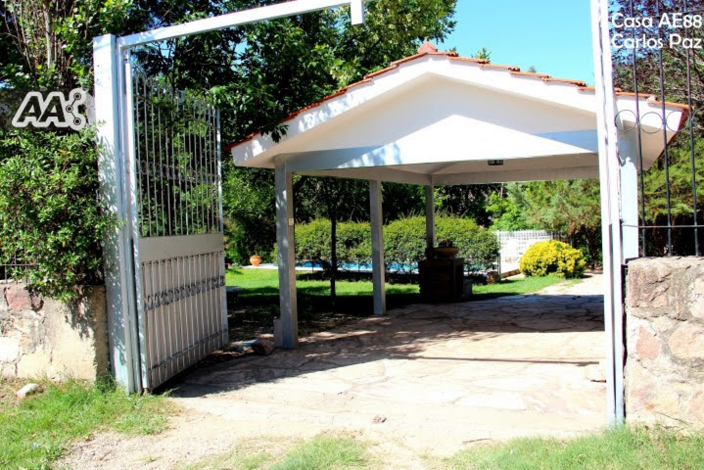 CASA PARA 11 PERSONAS CON PARQUE, PILETA Y QUINCHO