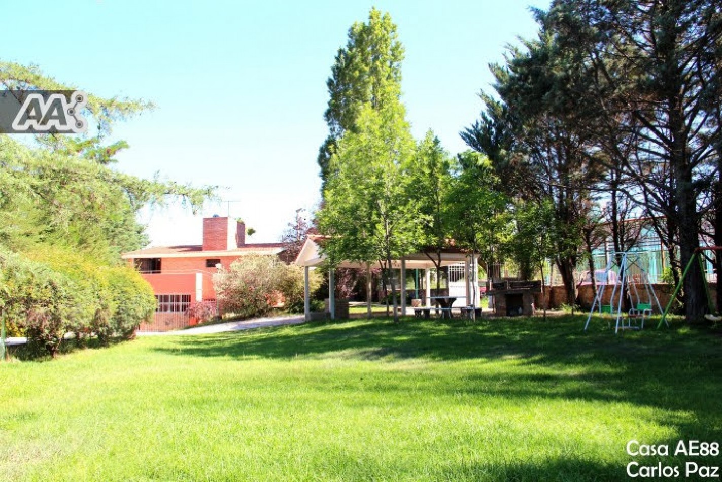CASA PARA 11 PERSONAS CON PARQUE, PILETA Y QUINCHO