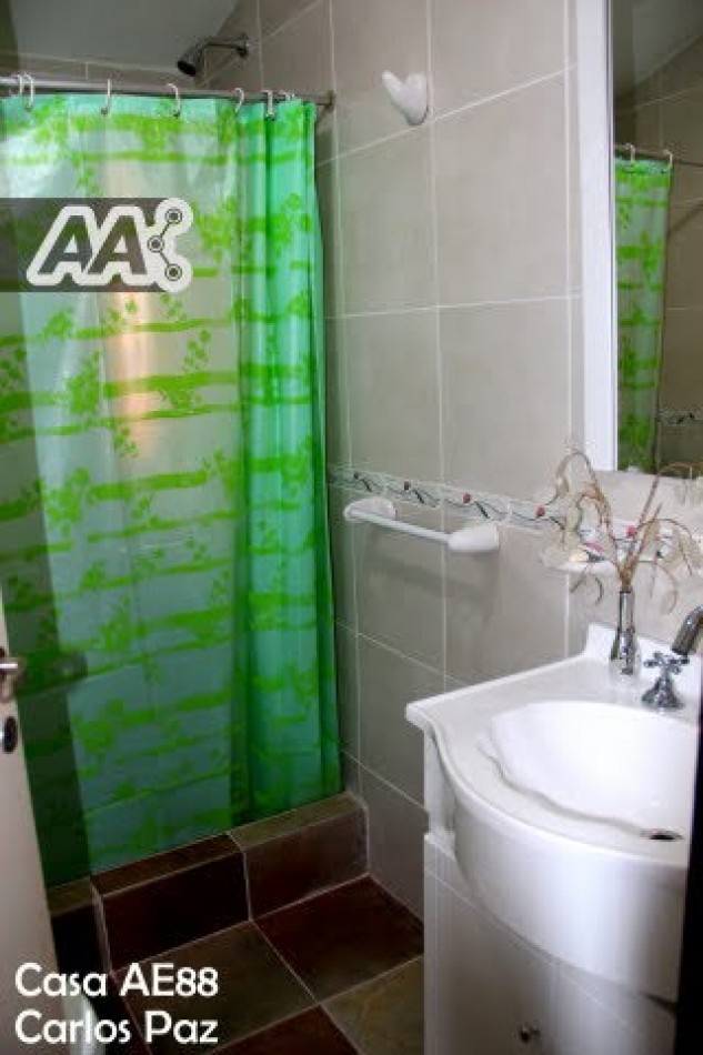 CASA PARA 11 PERSONAS CON PARQUE, PILETA Y QUINCHO