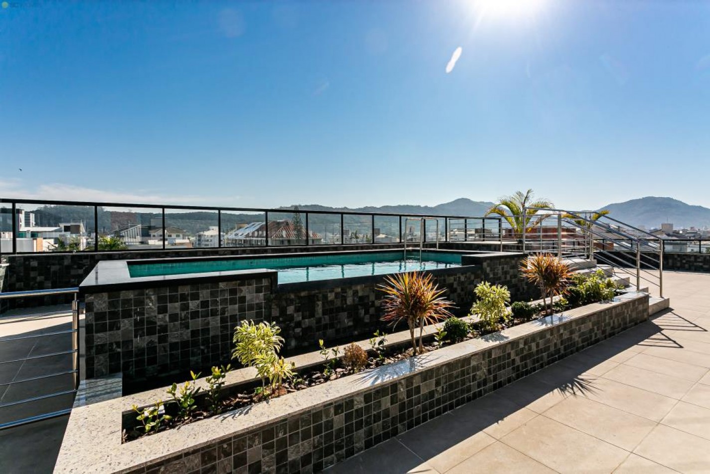 DEPARTAMETOS EN CONDOMINIO CON PISCINA A 850 METROS DEL MAR - INGLESES NORTE