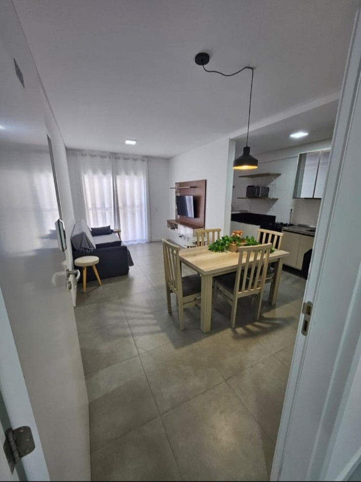 DEPARTAMENTO PARA 4 CON PISCINA - A 550 METROS DEL MAR - INGLESES 
