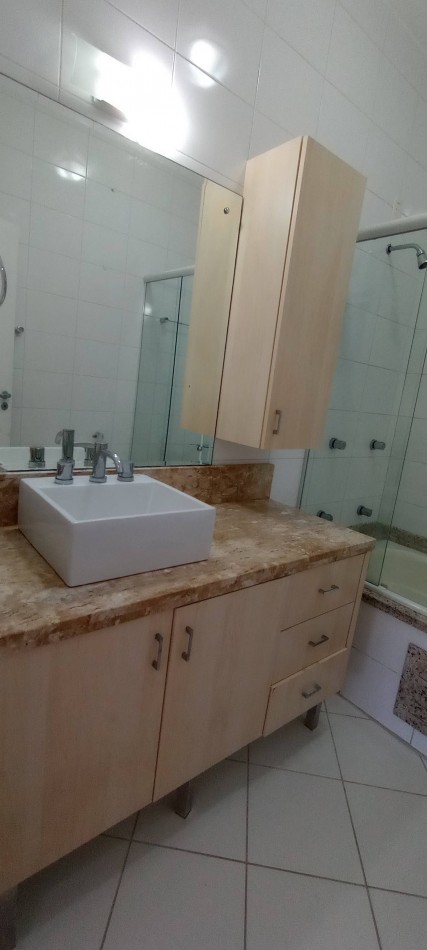 DEPARTAMENTOS PARA 6 A METROS DEL MAR CON BALCON Y COCHERA