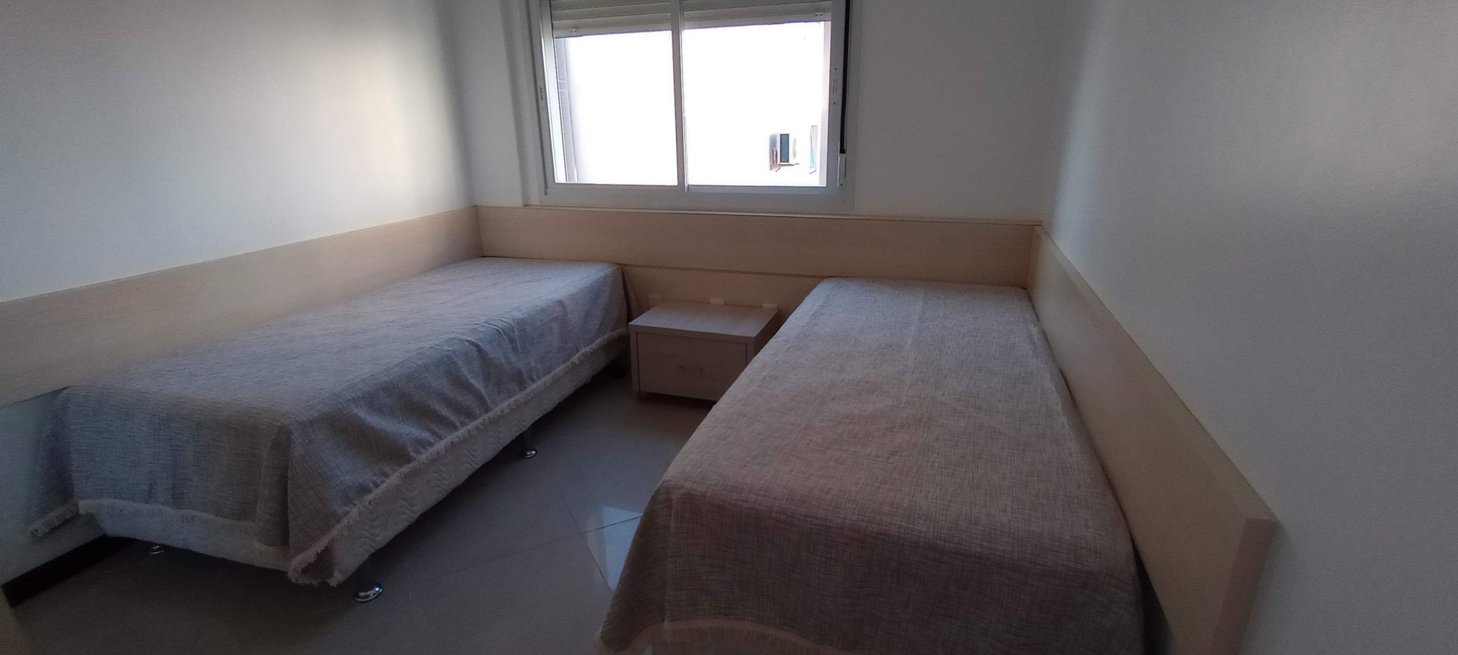 DEPARTAMENTOS PARA 6 A METROS DEL MAR CON BALCON Y COCHERA