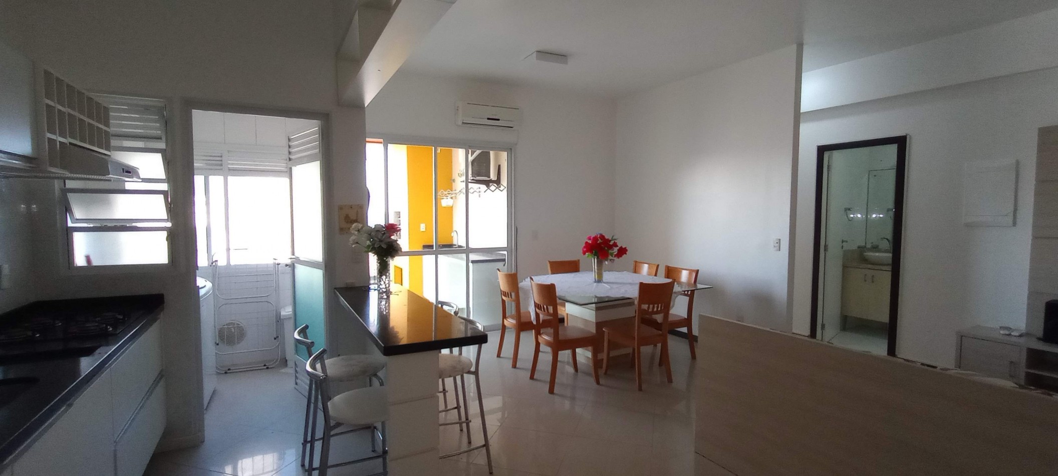 DEPARTAMENTOS PARA 6 A METROS DEL MAR CON BALCON Y COCHERA