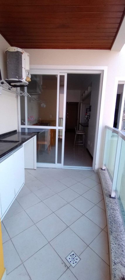 DEPARTAMENTOS PARA 6 A METROS DEL MAR CON BALCON Y COCHERA