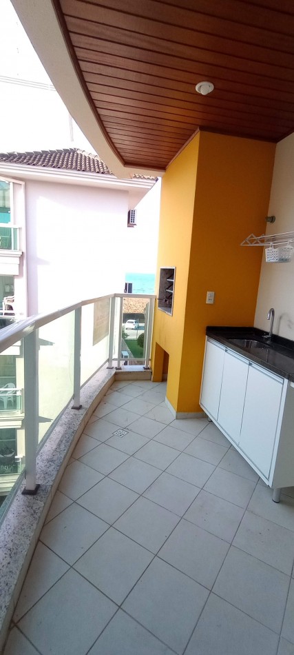 DEPARTAMENTOS PARA 6 A METROS DEL MAR CON BALCON Y COCHERA