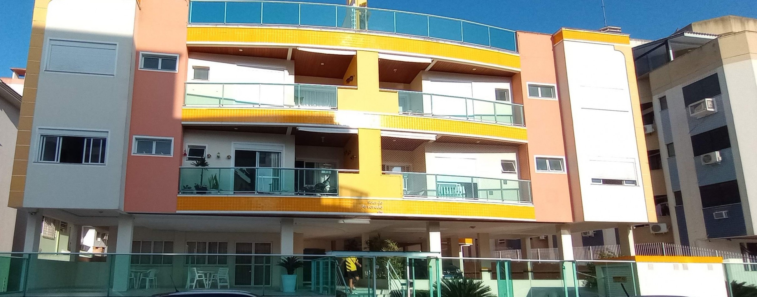 DEPARTAMENTOS PARA 6 A METROS DEL MAR CON BALCON Y COCHERA