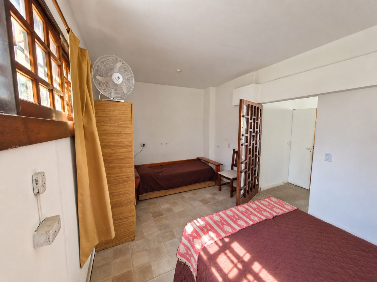 DEPARTAMENTO PARA 4 PERSONAS EN ZONA CENTRICA CON COCHERA Y PATIO 