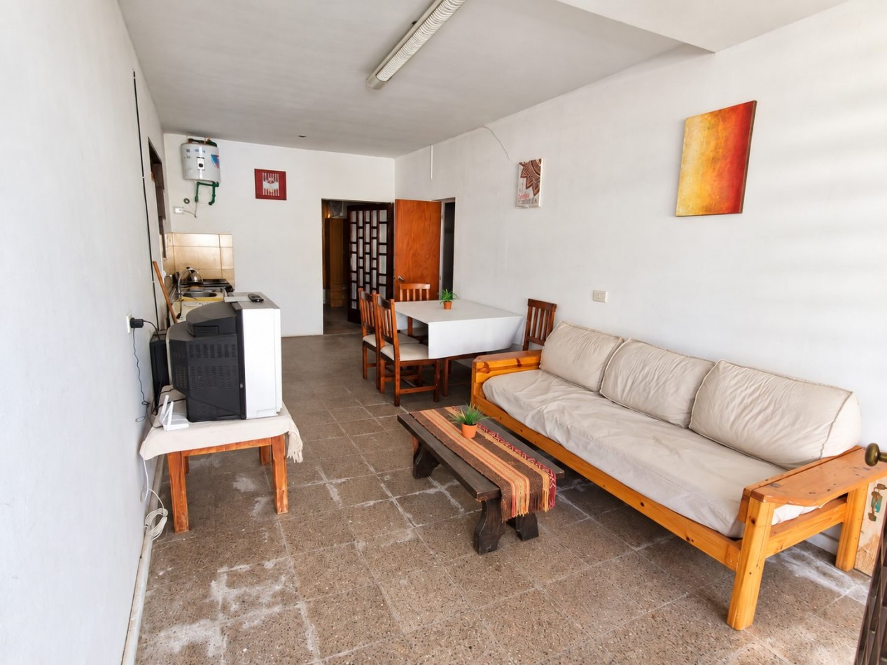 DEPARTAMENTO PARA 4 PERSONAS EN ZONA CENTRICA CON COCHERA Y PATIO 