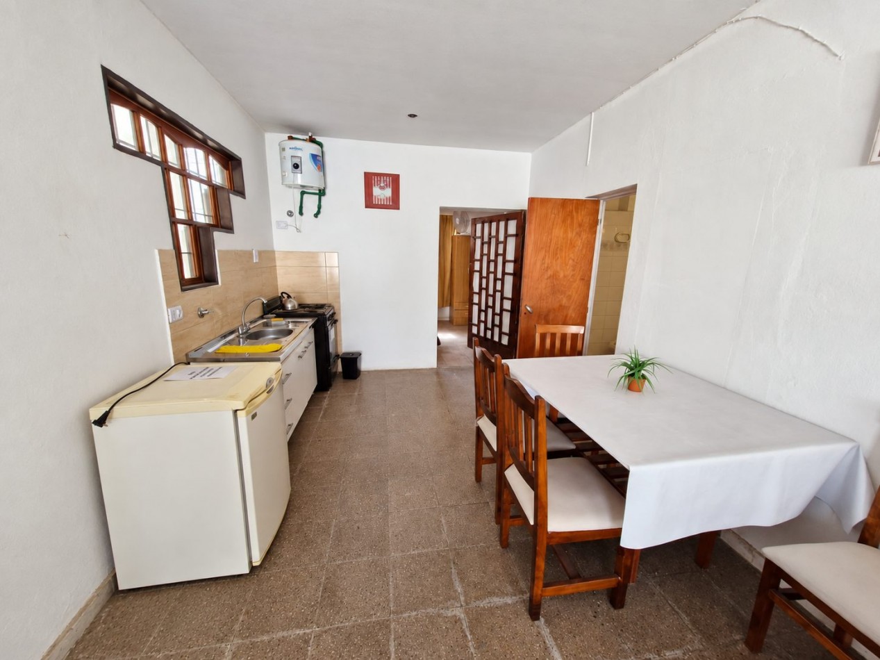 DEPARTAMENTO PARA 4 PERSONAS EN ZONA CENTRICA CON COCHERA Y PATIO 