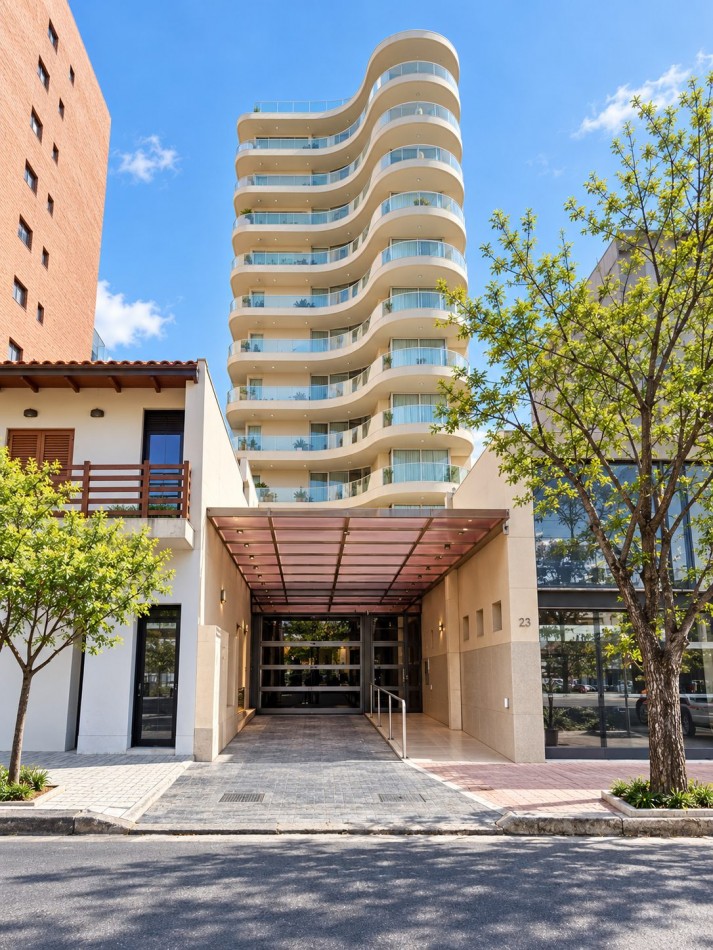MONOAMBIENTE EN PLENO CENTRO CON PATIO PROPIO. PISCINA Y QUINCHO EN TERRAZA