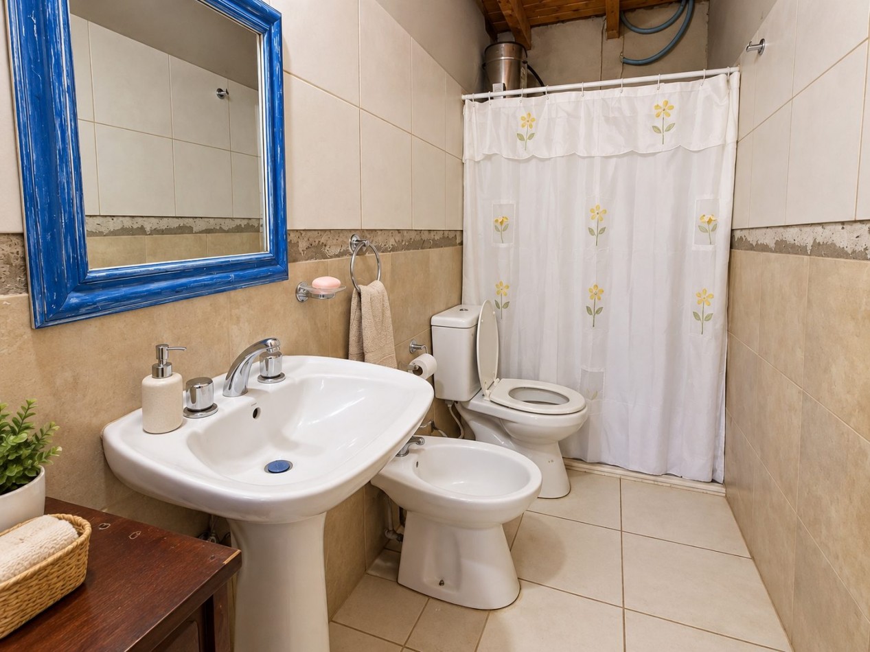 2 CASAS EN VENTA EN MISMO TERRENIO CON PILETA, QUINCHO, COCHERA, GALERIA! 
