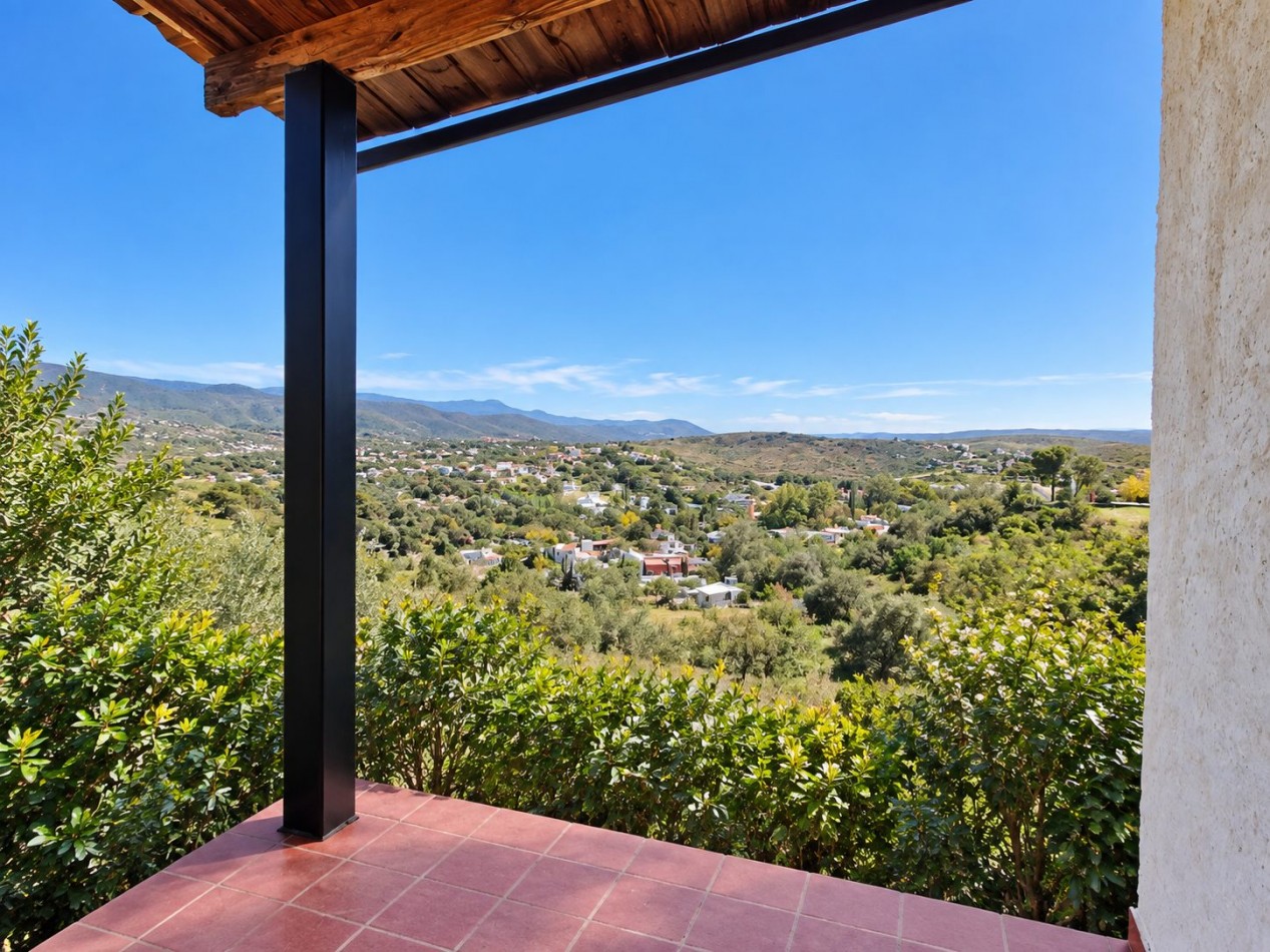 2 CASAS EN VENTA EN MISMO TERRENIO CON PILETA, QUINCHO, COCHERA, GALERIA! 