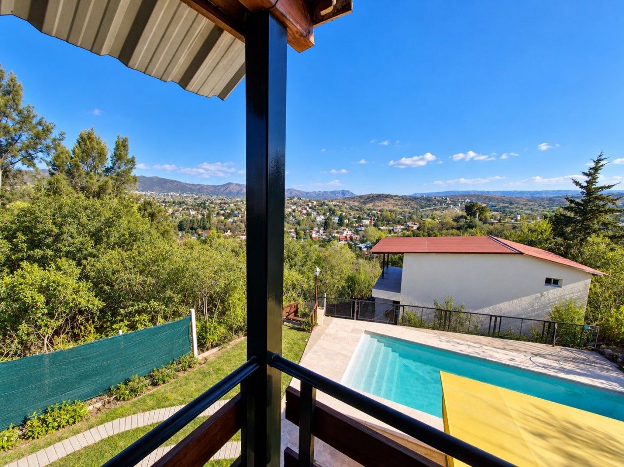 2 CASAS EN VENTA EN MISMO TERRENIO CON PILETA, QUINCHO, COCHERA, GALERIA! 