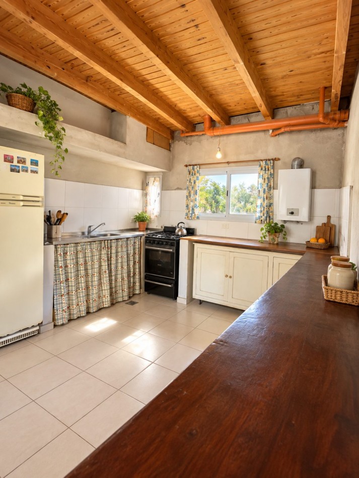 2 CASAS EN VENTA EN MISMO TERRENIO CON PILETA, QUINCHO, COCHERA, GALERIA! 