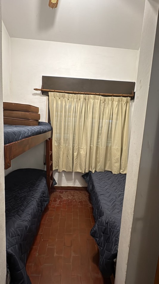 CHALET CON GRAN PARQUE - PISCINA Y HERMOSA VISTA AL LAGO 