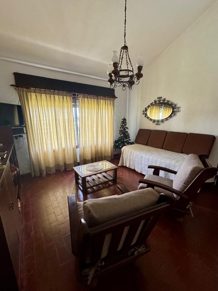 CHALET CON GRAN PARQUE - PISCINA Y HERMOSA VISTA AL LAGO 