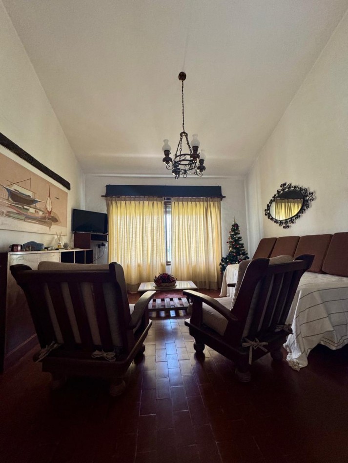CHALET CON GRAN PARQUE - PISCINA Y HERMOSA VISTA AL LAGO 