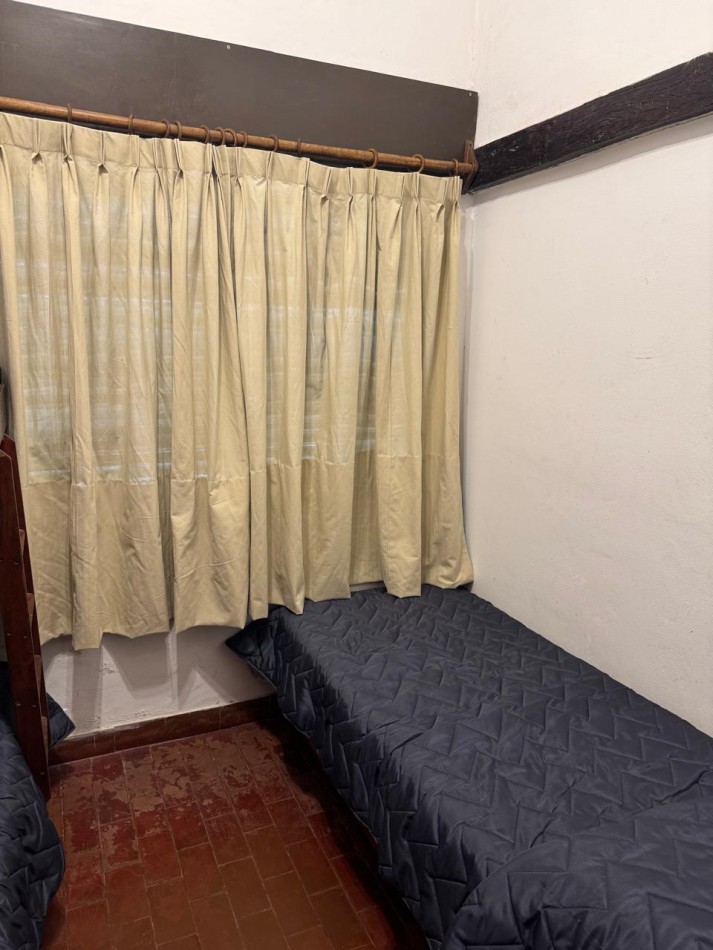 CHALET CON GRAN PARQUE - PISCINA Y HERMOSA VISTA AL LAGO 