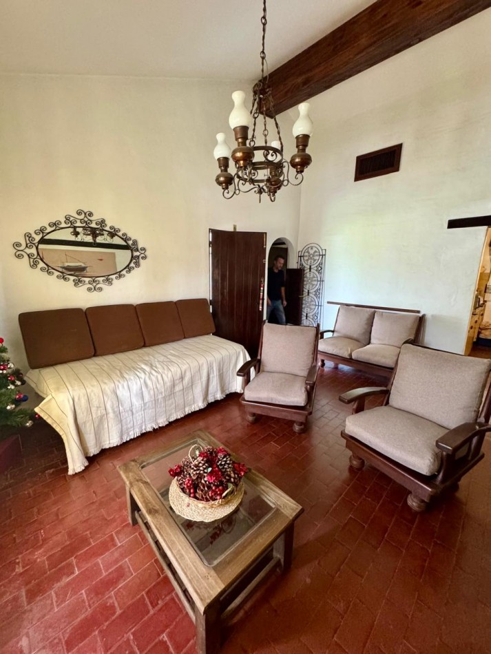 CHALET CON GRAN PARQUE - PISCINA Y HERMOSA VISTA AL LAGO 