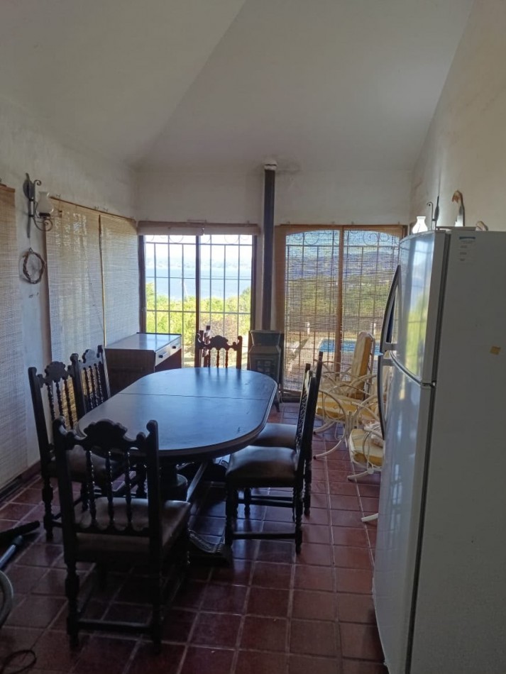CHALET CON GRAN PARQUE - PISCINA Y HERMOSA VISTA AL LAGO 