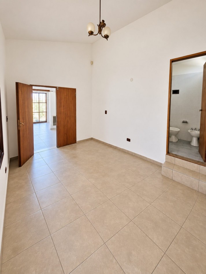 CASA 2 DORMITORIOS - QUINCHO - PILETA EN Bo LA QUINTA