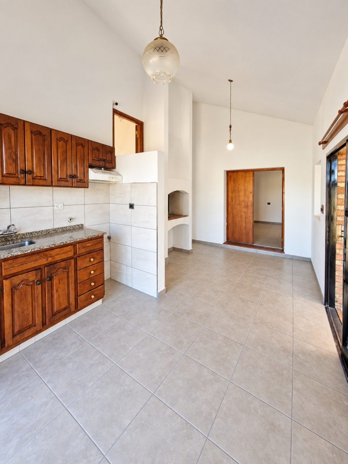 CASA 2 DORMITORIOS - QUINCHO - PILETA EN Bo LA QUINTA