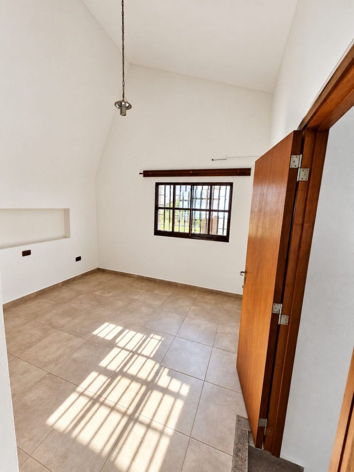 CASA 2 DORMITORIOS - QUINCHO - PILETA EN Bo LA QUINTA