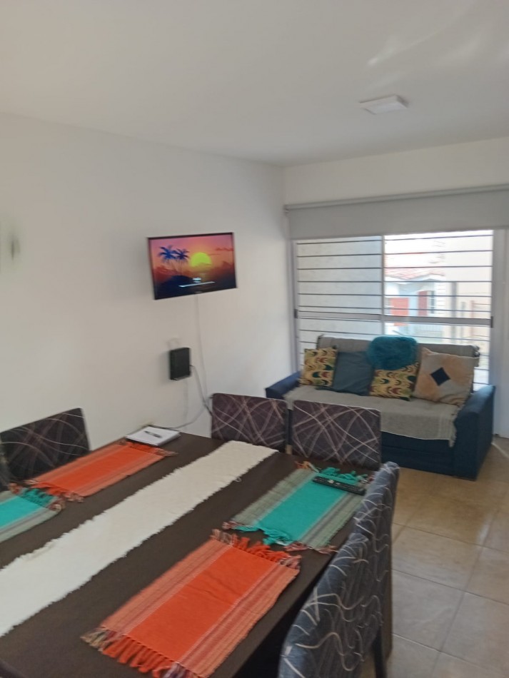 DUPLEX 2 DORMITORIOS CON COCHERA Y PATIO PROPIO EN BARRIO LAS ENSENADAS