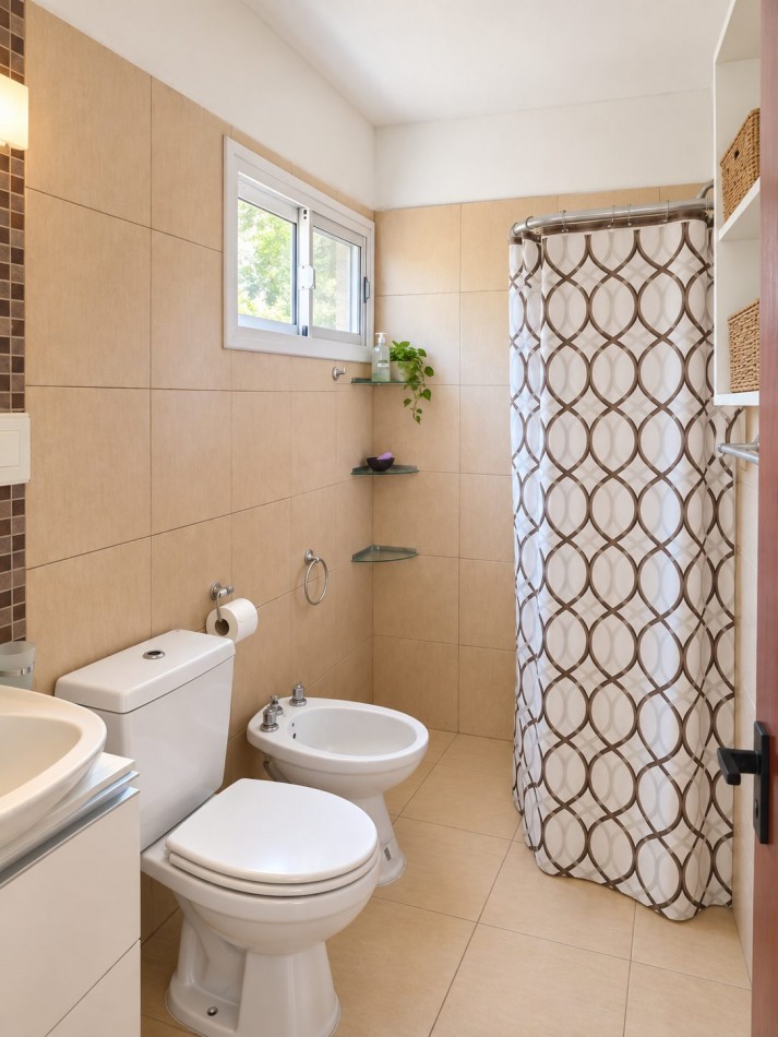 DUPLEX 2 DORMITORIOS CON COCHERA Y PATIO PROPIO EN BARRIO LAS ENSENADAS