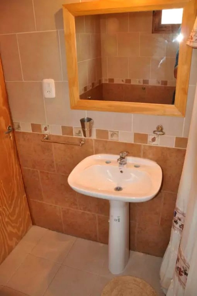 2 CASAS EN VENTA EN MISMO TERRENIO CON PILETA, QUINCHO, COCHERA, GALERIA! 