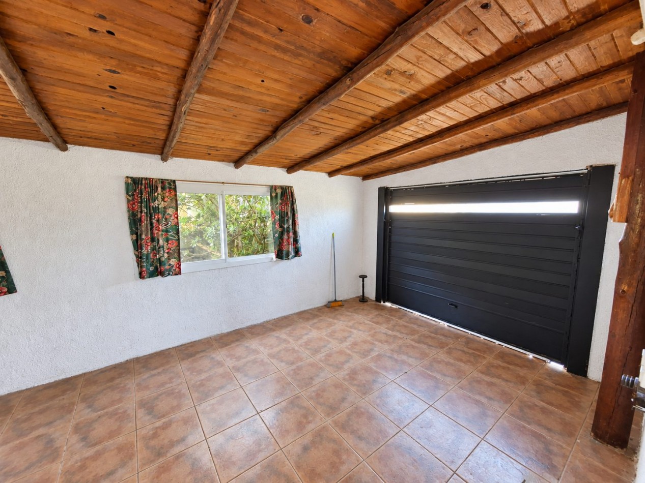 2 CASAS EN VENTA EN MISMO TERRENIO CON PILETA, QUINCHO, COCHERA, GALERIA! 