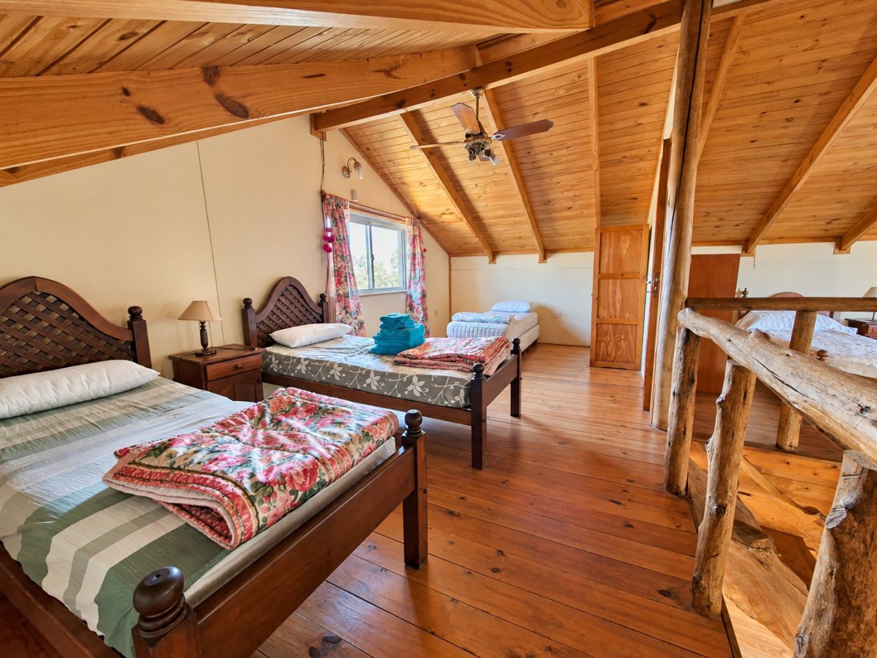 2 CASAS EN VENTA EN MISMO TERRENIO CON PILETA, QUINCHO, COCHERA, GALERIA! 