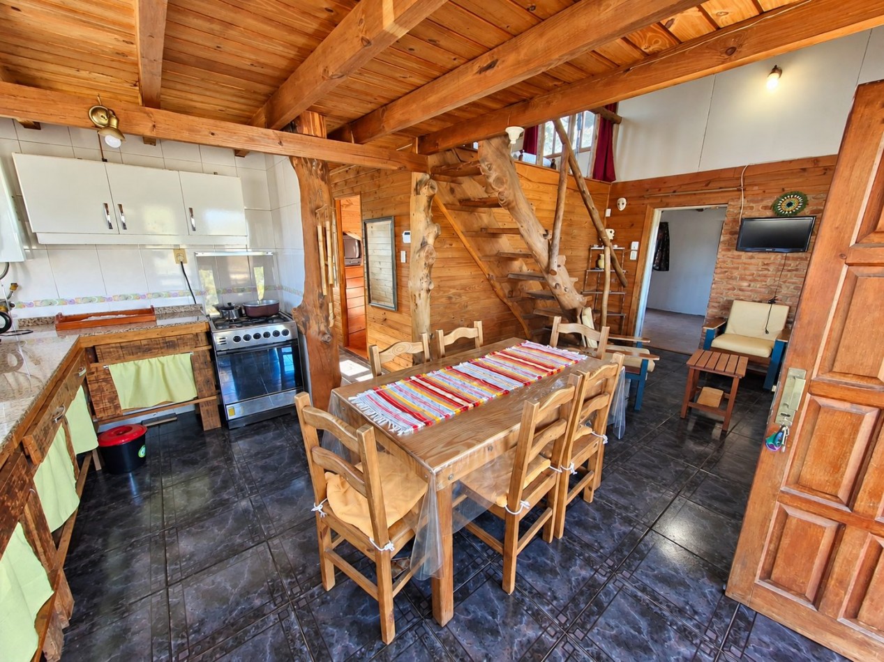 2 CASAS EN VENTA EN MISMO TERRENIO CON PILETA, QUINCHO, COCHERA, GALERIA! 