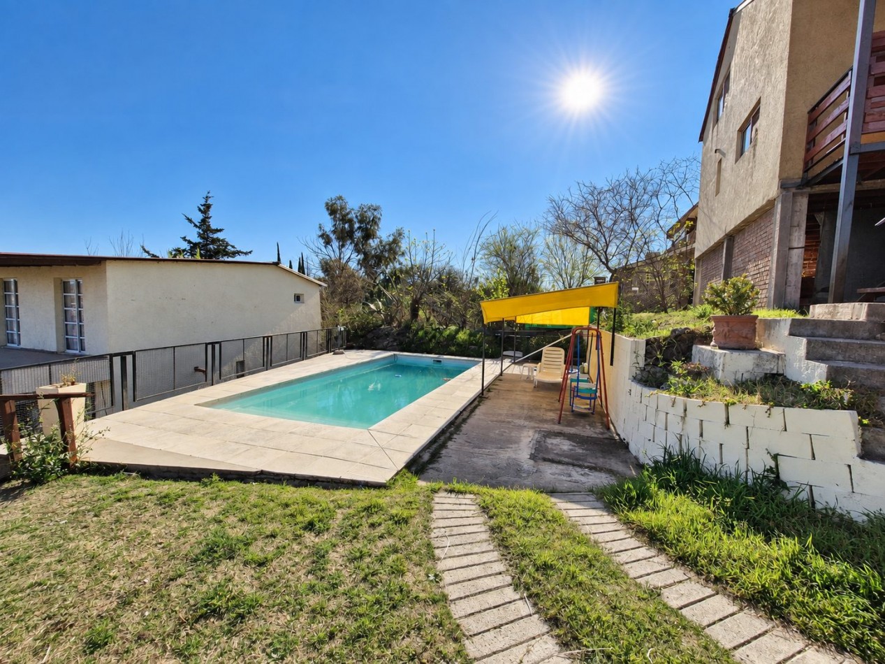 2 CASAS EN VENTA EN MISMO TERRENIO CON PILETA, QUINCHO, COCHERA, GALERIA! 