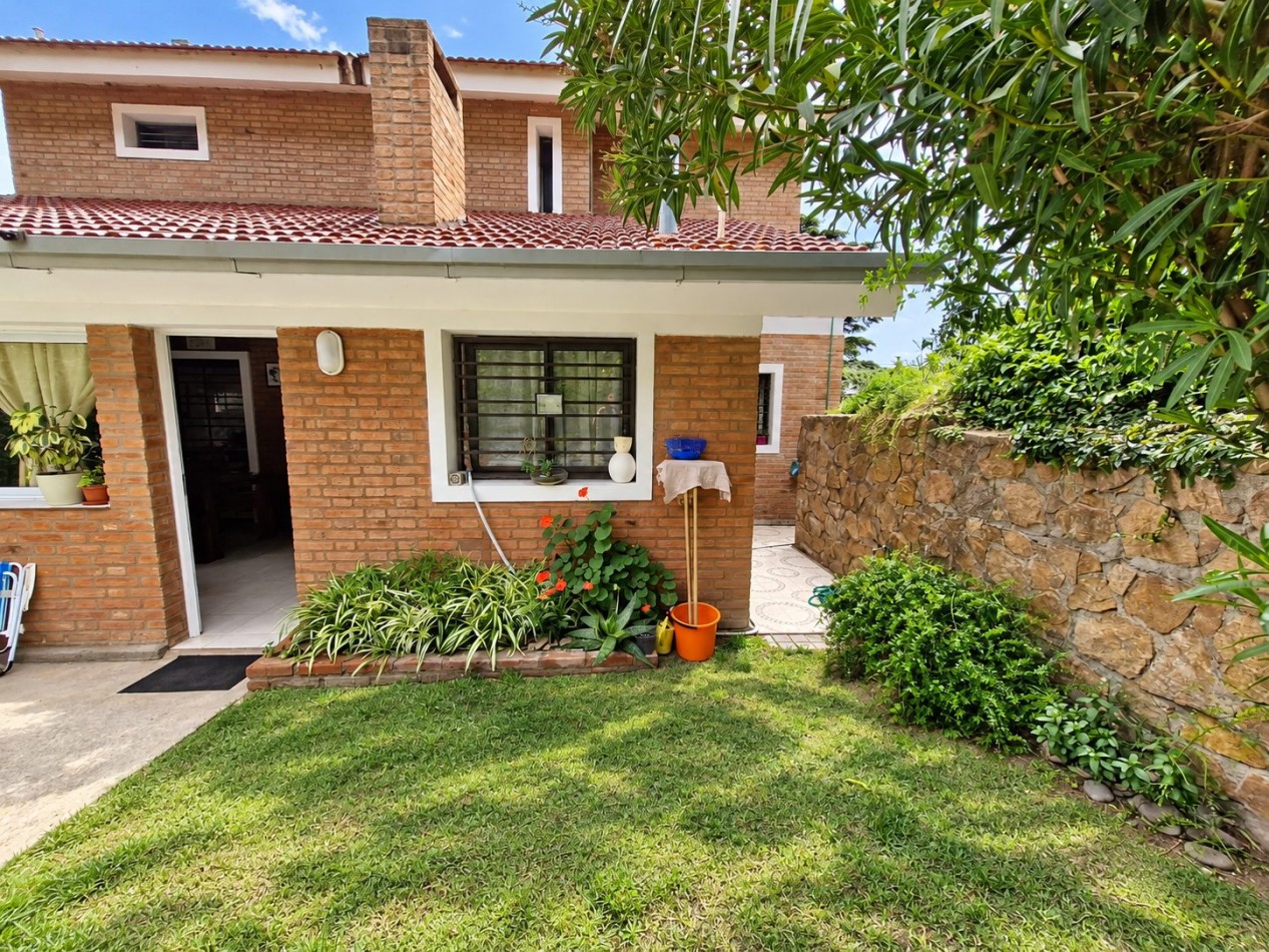 CASA DE CATEGORIA EN BARRIO JOSE MUÑOZ - TRES DORMITORIOS - PISCINA 