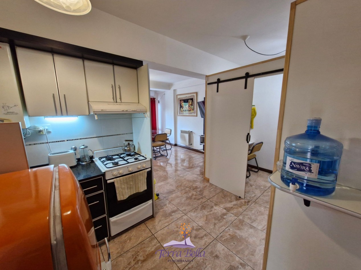 DEPARTAMENTO PARA 4 PERSONAS CON PILETA, QUINCHO, COCHERA, A METROS DEL LAGO