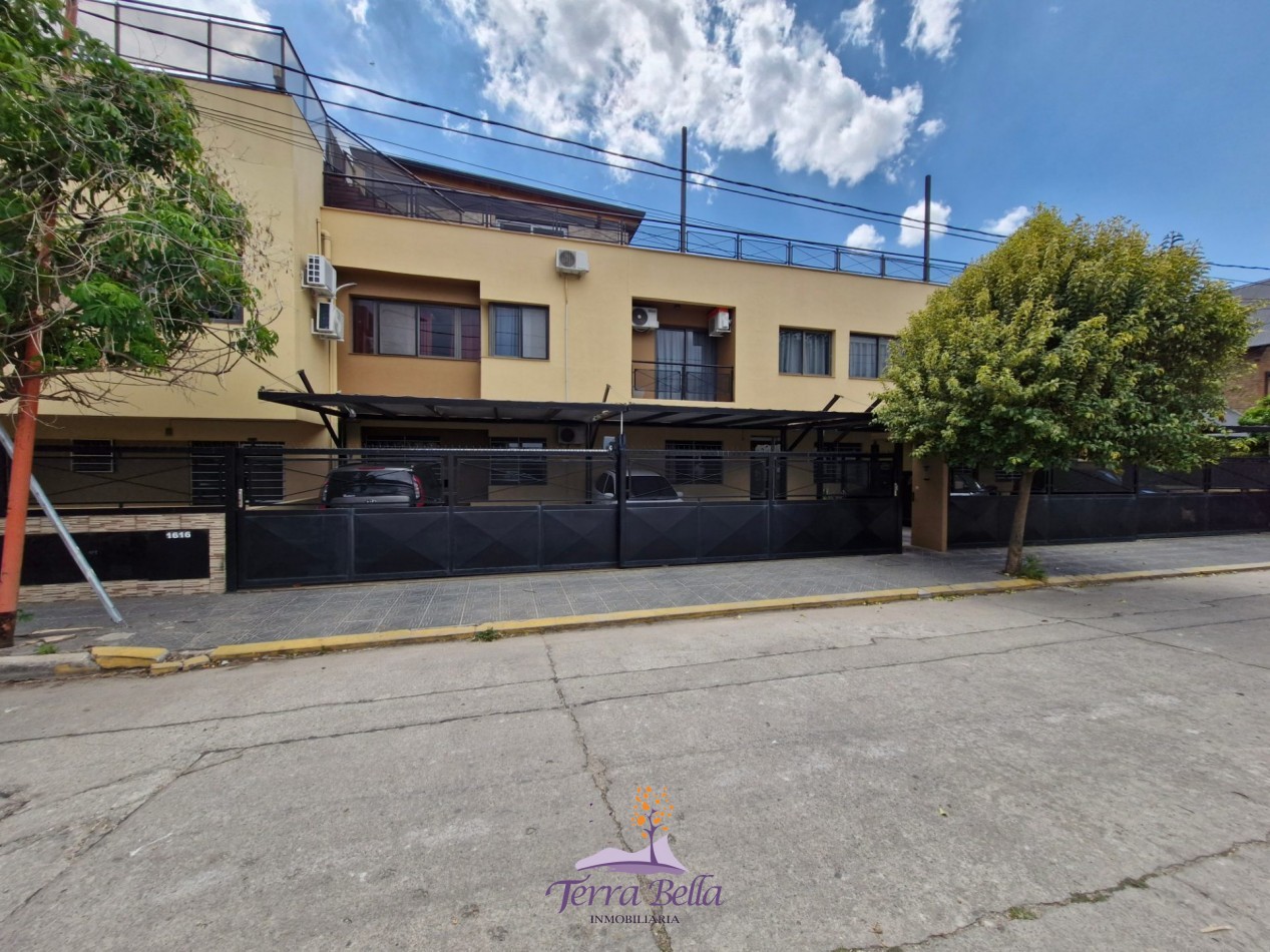DEPARTAMENTO PARA 4 PERSONAS CON PILETA, QUINCHO, COCHERA, A METROS DEL LAGO