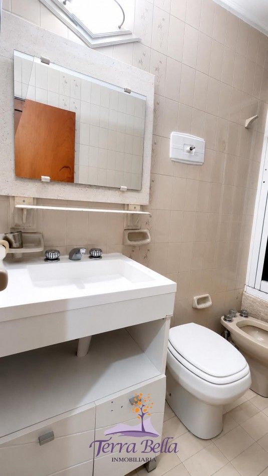 CASA PARA 12 PERSONAS - 5 DORMITORIOS - PILETA CERRADA - QUINCHO - CENTRICA