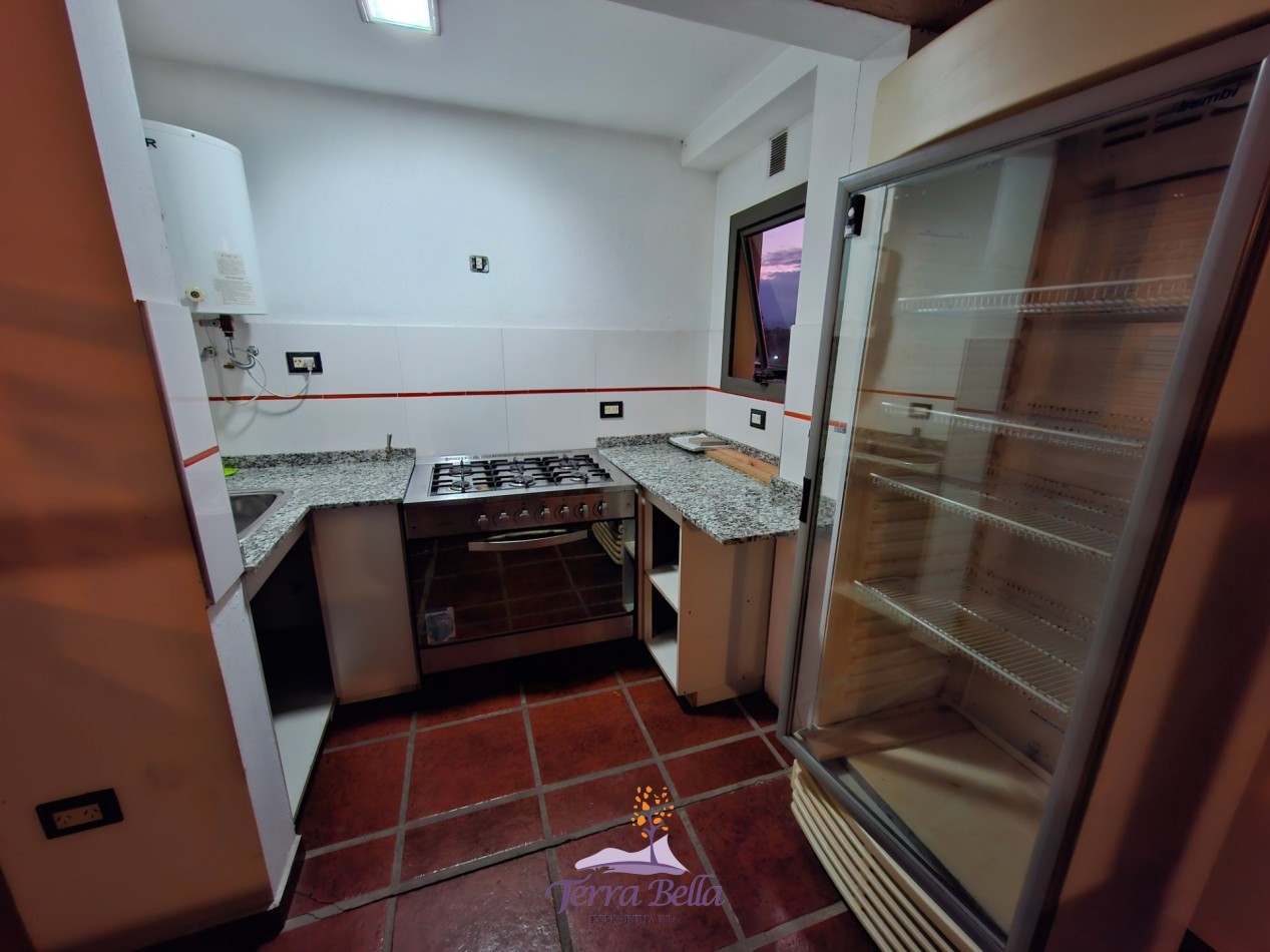 DEPARTAMENTO PARA 4 PERSONAS CON PILETA, QUINCHO, COCHERA, A METROS DEL LAGO