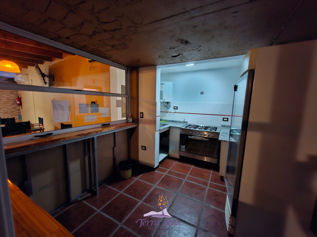 DEPARTAMENTO PARA 4 PERSONAS CON PILETA, QUINCHO, COCHERA, A METROS DEL LAGO