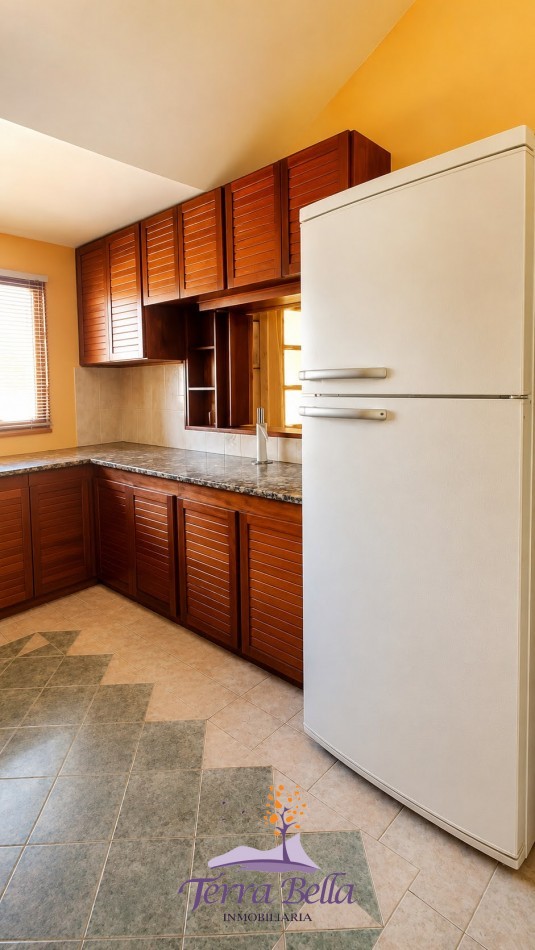 CASA PARA 12 PERSONAS - 5 DORMITORIOS - PILETA CERRADA - QUINCHO - CENTRICA