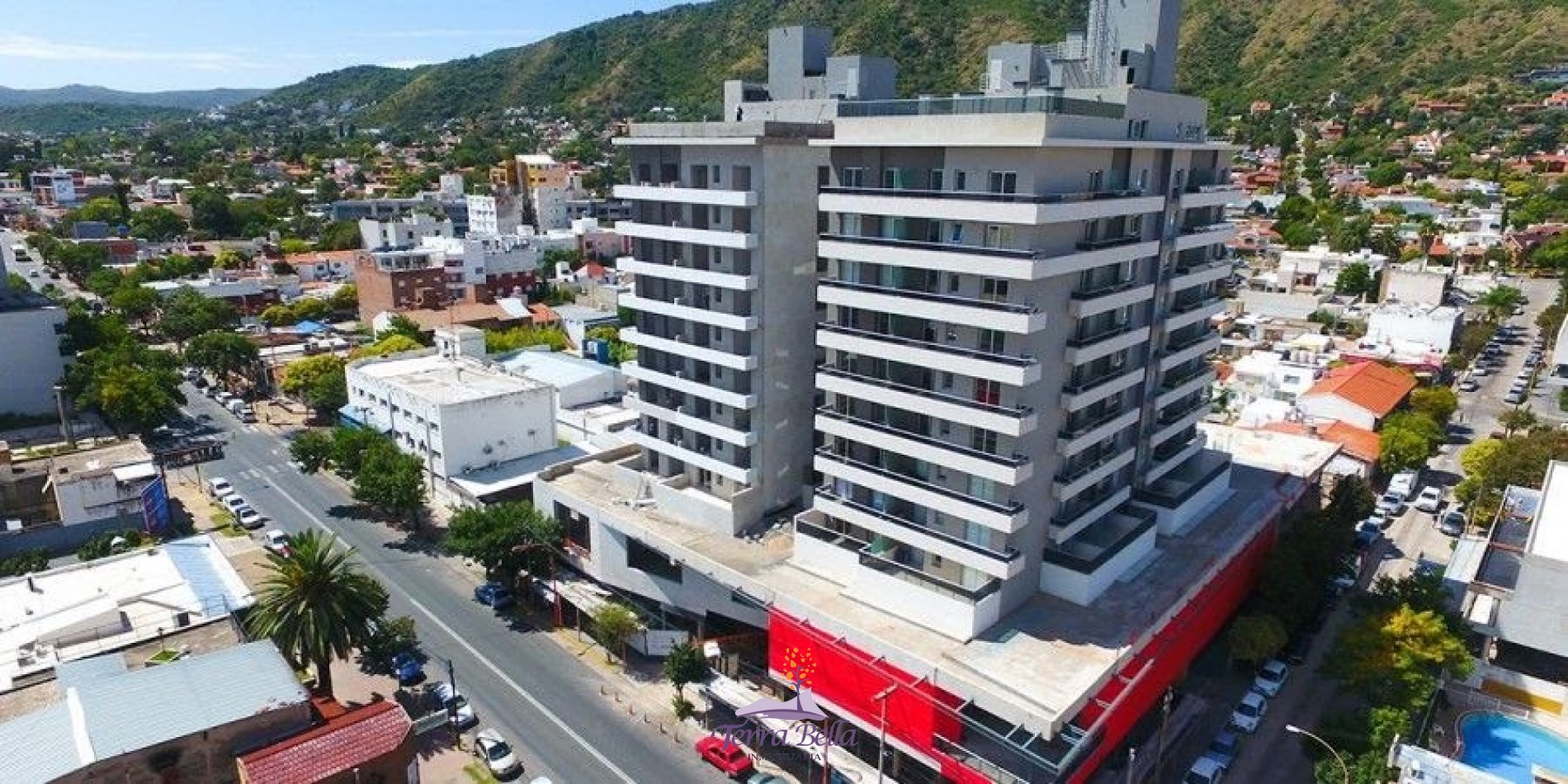 DEPARTAMENTO PARA 4 PERSONAS - CENTRICO-PILETA-TERRAZA-COCHERA-GIM-JUEGOS