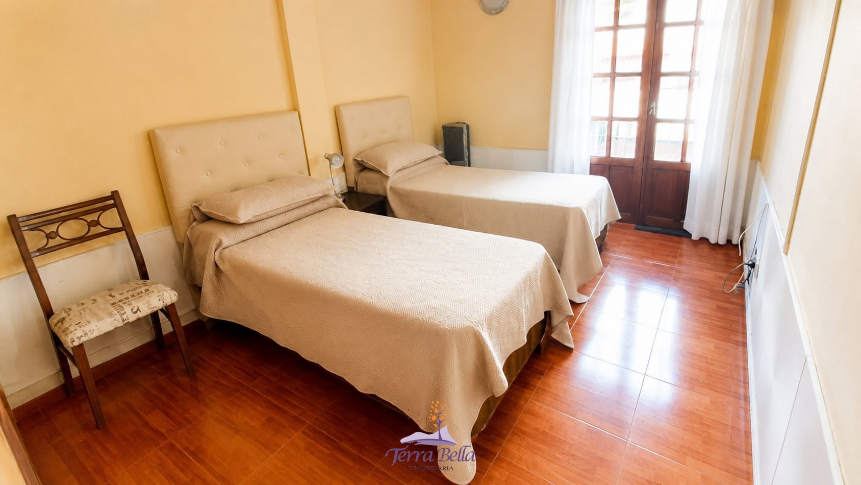 CASA PARA 12 PERSONAS - 5 DORMITORIOS - PILETA CERRADA - QUINCHO - CENTRICA