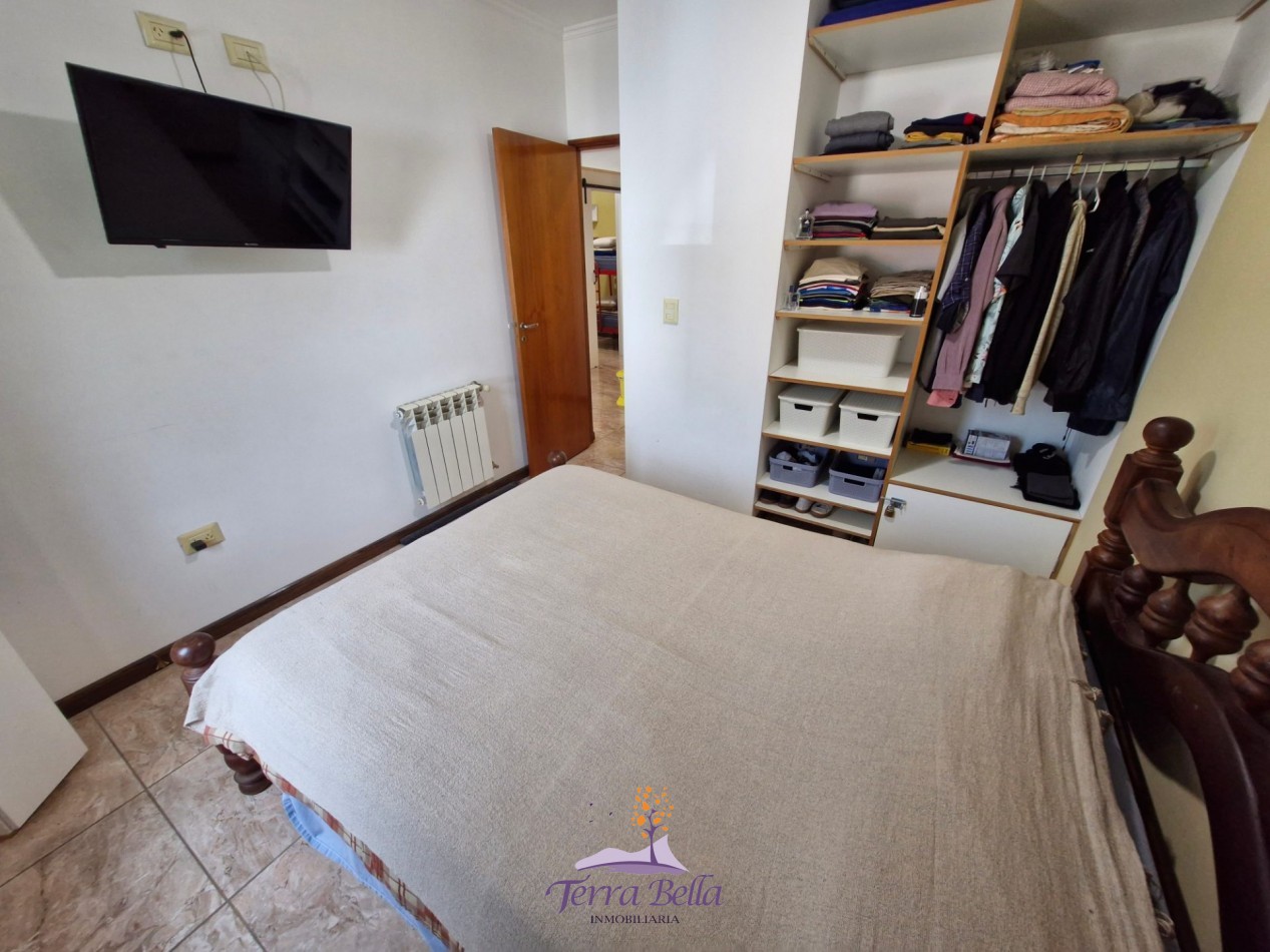 DEPARTAMENTO PARA 4 PERSONAS CON PILETA, QUINCHO, COCHERA, A METROS DEL LAGO