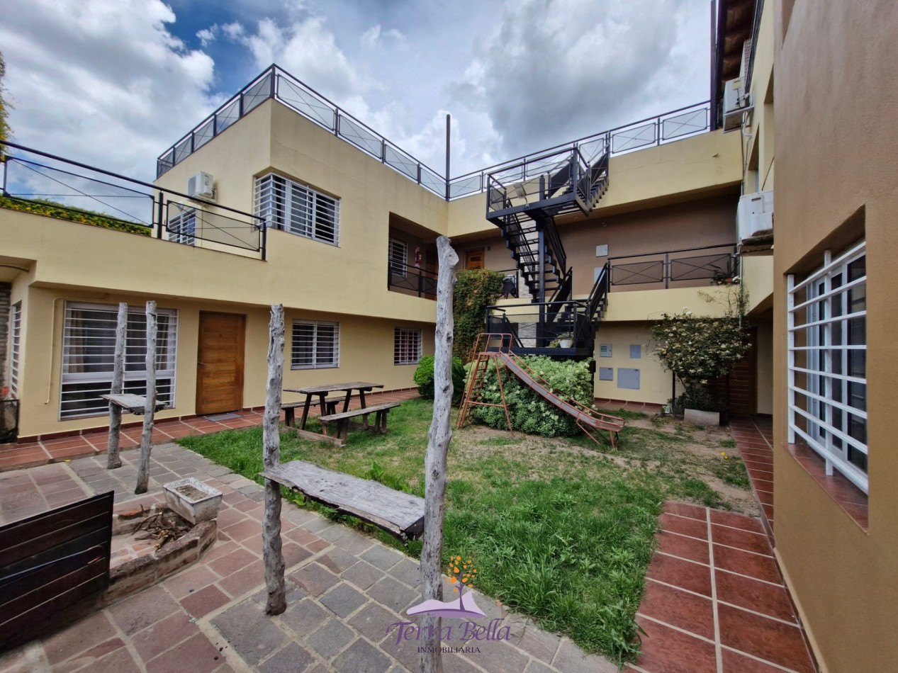 DEPARTAMENTO PARA 4 PERSONAS CON PILETA, QUINCHO, COCHERA, A METROS DEL LAGO