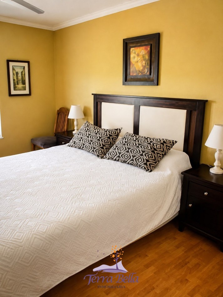 CASA PARA 12 PERSONAS - 5 DORMITORIOS - PILETA CERRADA - QUINCHO - CENTRICA