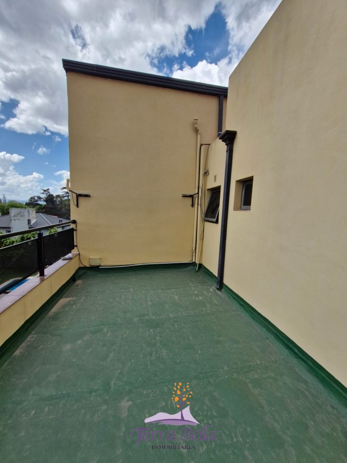 DEPARTAMENTO PARA 4 PERSONAS CON PILETA, QUINCHO, COCHERA, A METROS DEL LAGO