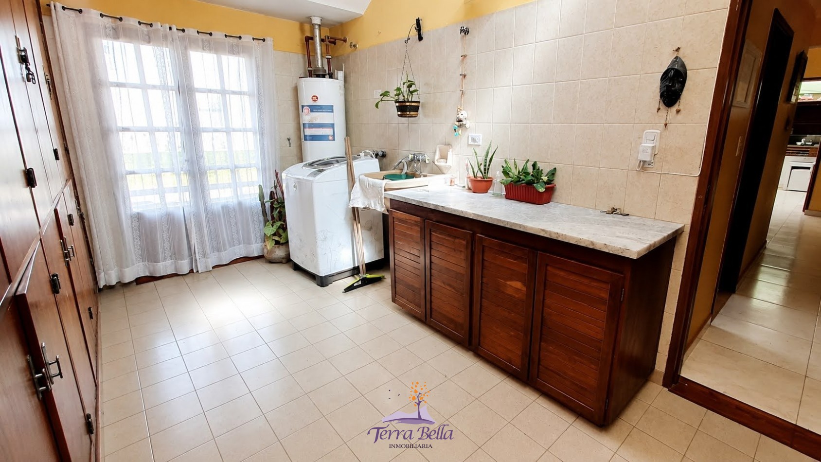 CASA PARA 12 PERSONAS - 5 DORMITORIOS - PILETA CERRADA - QUINCHO - CENTRICA