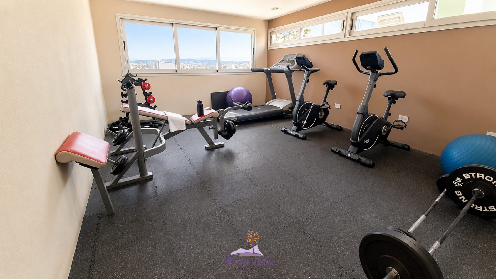 DEPARTAMENTO PARA 4 PERSONAS - CENTRICO-PILETA-TERRAZA-COCHERA-GIM